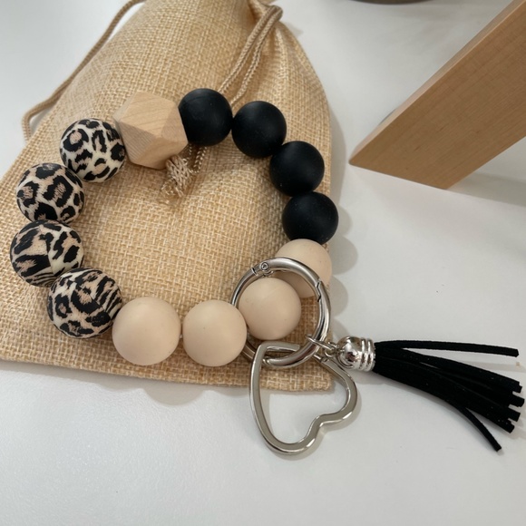 Bracelet Keychain Silicone Wood Beads/Lanyard Teacher Badge Holder Gift Set - Picture 6 of 7